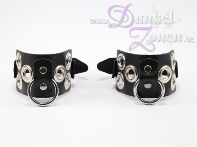 HANDFESSELN ARMBAND - Hand-Fesseln mit Ringen und Nieten - Disziplinierung Slave Accessoire