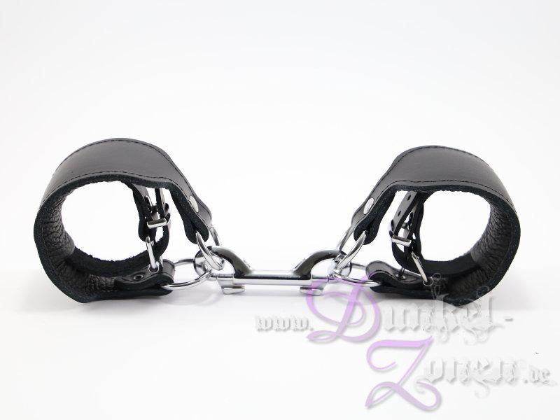 HANDFESSELN *SPEZIAL* - schwarze Leder Hand-Fesseln mit spezieller Riemung