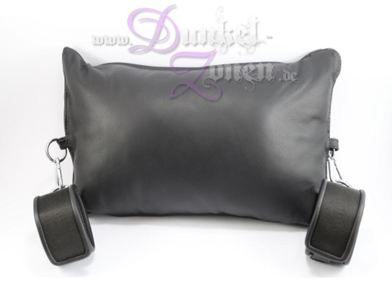 KISSEN MIT HANDFESSELN - Polster aus schwarzem Leder mit Silikon-Füllung und Hand-Fesseln