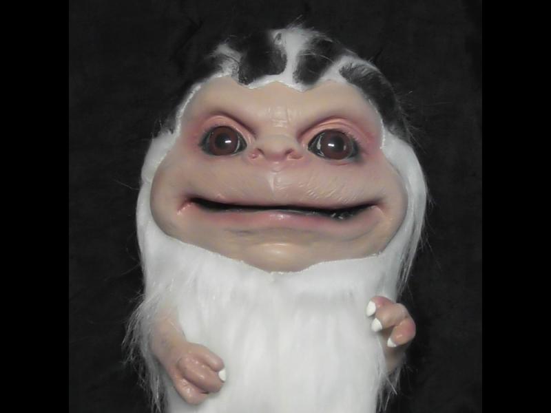 CRITTERS QUEEN K&Ouml;NIGIN - KLEINE MONSTER Grusel Horror Dame Figur Puppe - No Gremlins Ghoulies