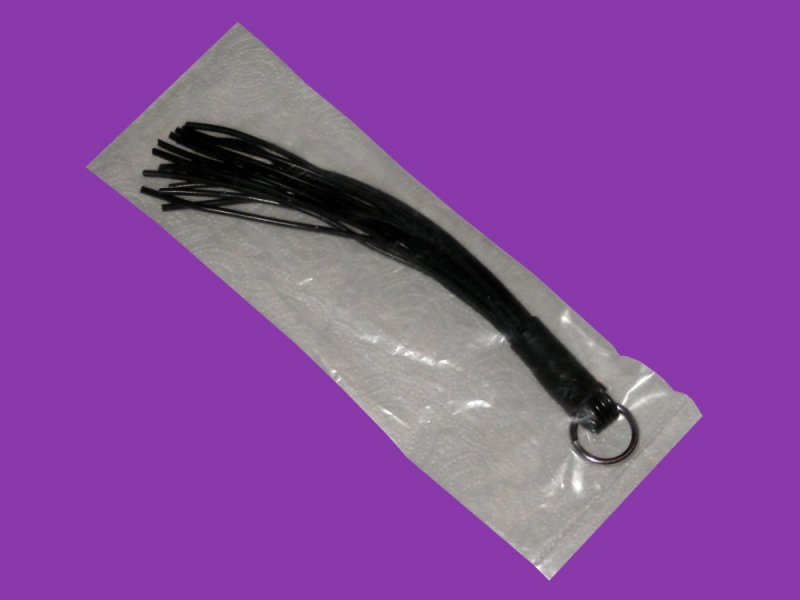 GUMMIPEITSCHE - Fingerpeitsche mit Gummiriemen - Peitsche Gummi schwarz 