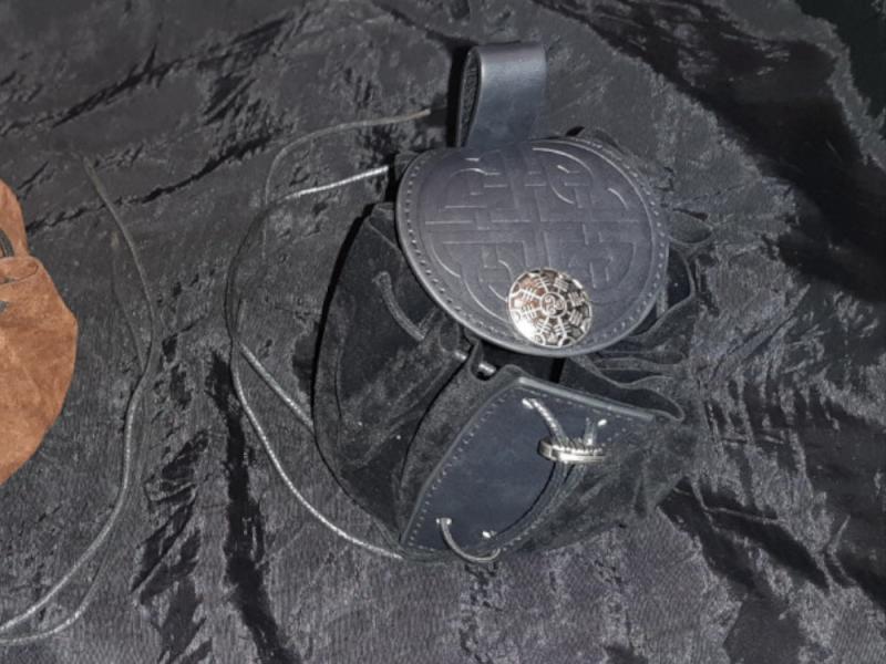 LEDERBEUTEL SCHWARZ mit Runen Symbolen G&uuml;rtel-Tasche Wikinger Mittelalter LARP Rollenspiele