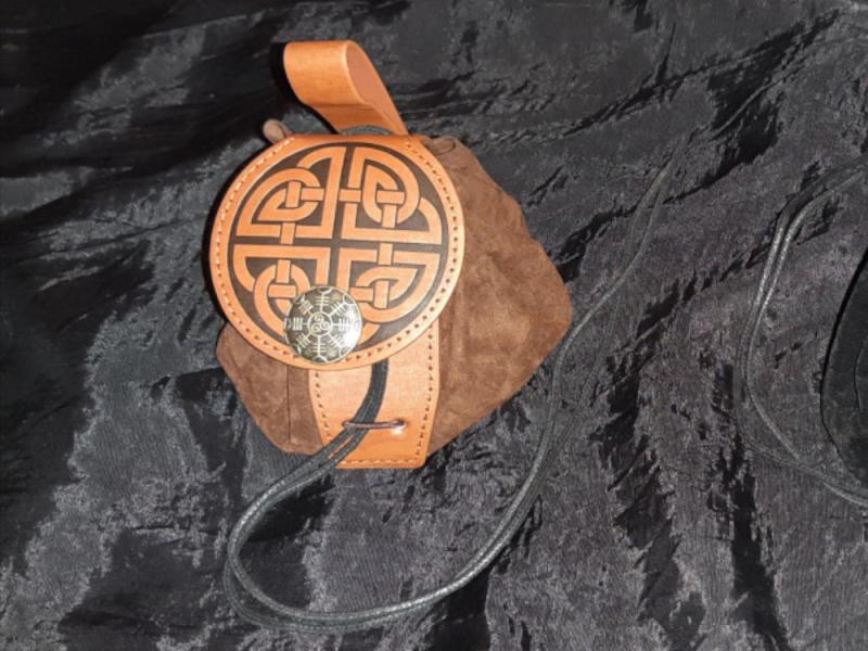 LEDERBEUTEL BRAUN mit Runen Symbolen Gürtel-Tasche Wikinger Mittelalter LARP Rollenspiele