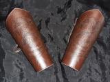 ARMSCHUTZ ARMSCHIENEN DUNKELBRAUN mit Drachen Symbol Prägung Wikinger Mittelalter LARP Rollenspiele