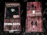 LIVING DEAD DOLLS EXCLUSIVE - KISS OF DEATH in Kissing Booth Fensterbox - Mezco Toyz Puppe