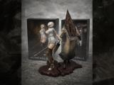 SILENT HILL - STATUEN PAAR - Pyramid Thing Bubble Head Nurse Figuren - Jaia Konami OVP